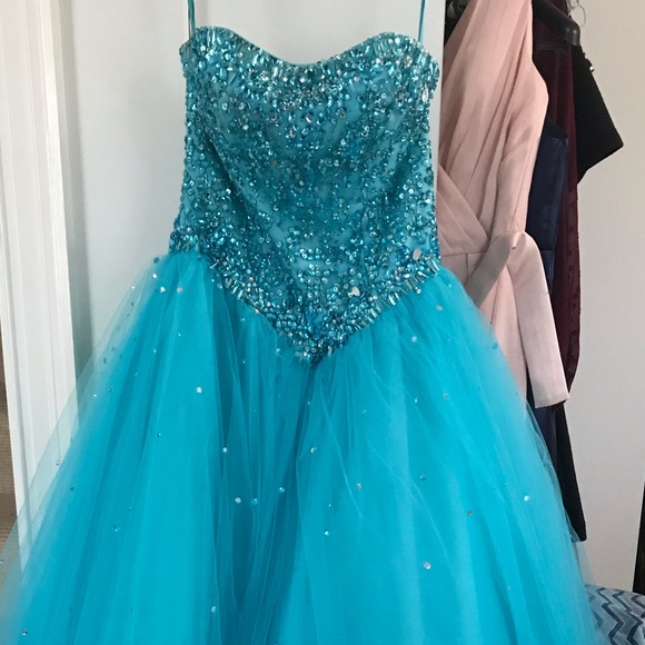 Ball gown - Picture 1 of 4